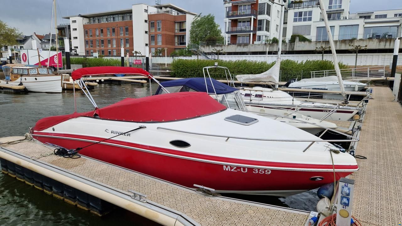Rinker 246 Captiva Cuddy