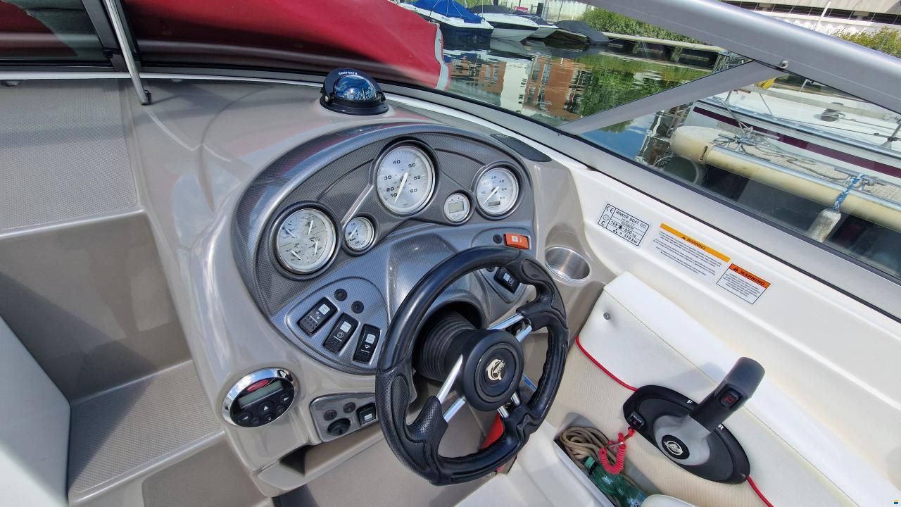 Rinker 246 Captiva Cuddy
