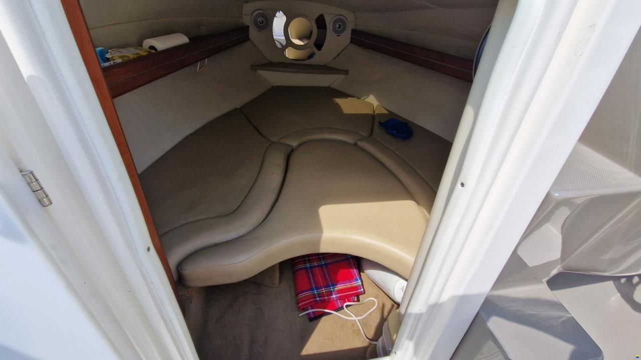 Rinker 246 Captiva Cuddy