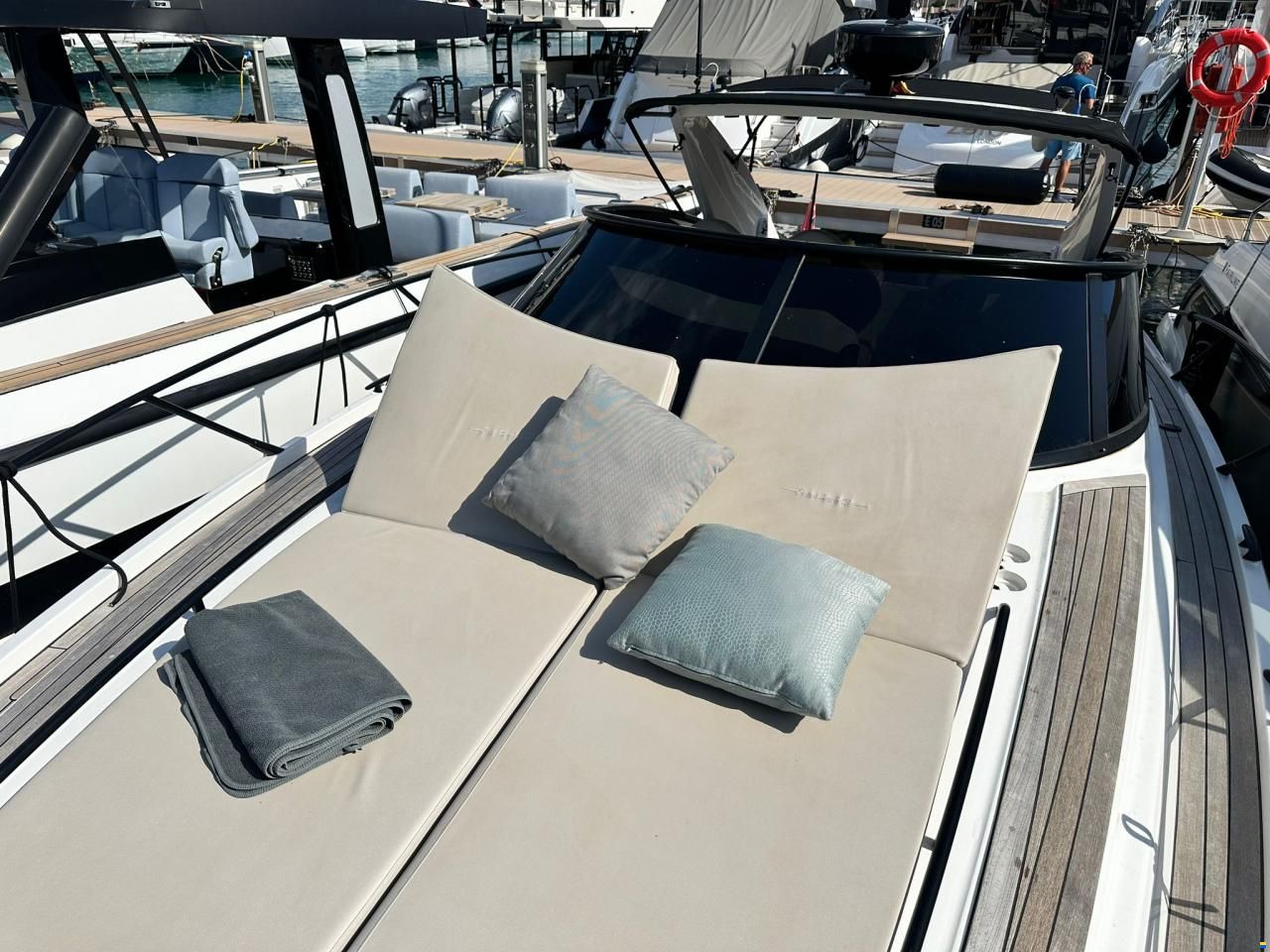 Sunseeker Superhawk 43