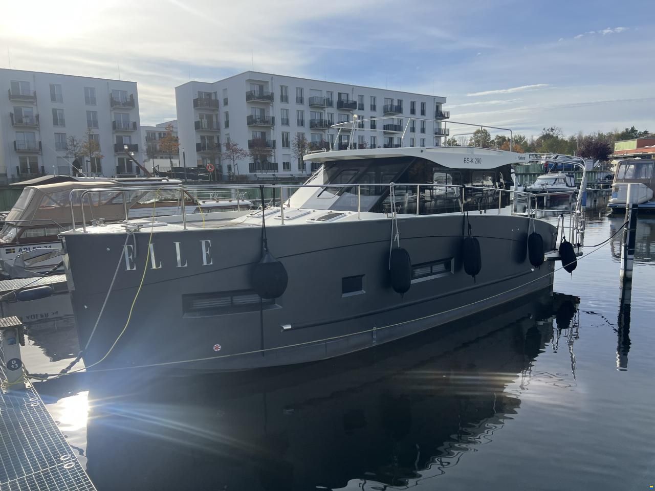 Cobra Futura 36