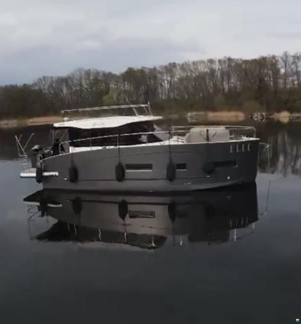 Cobra Futura 36
