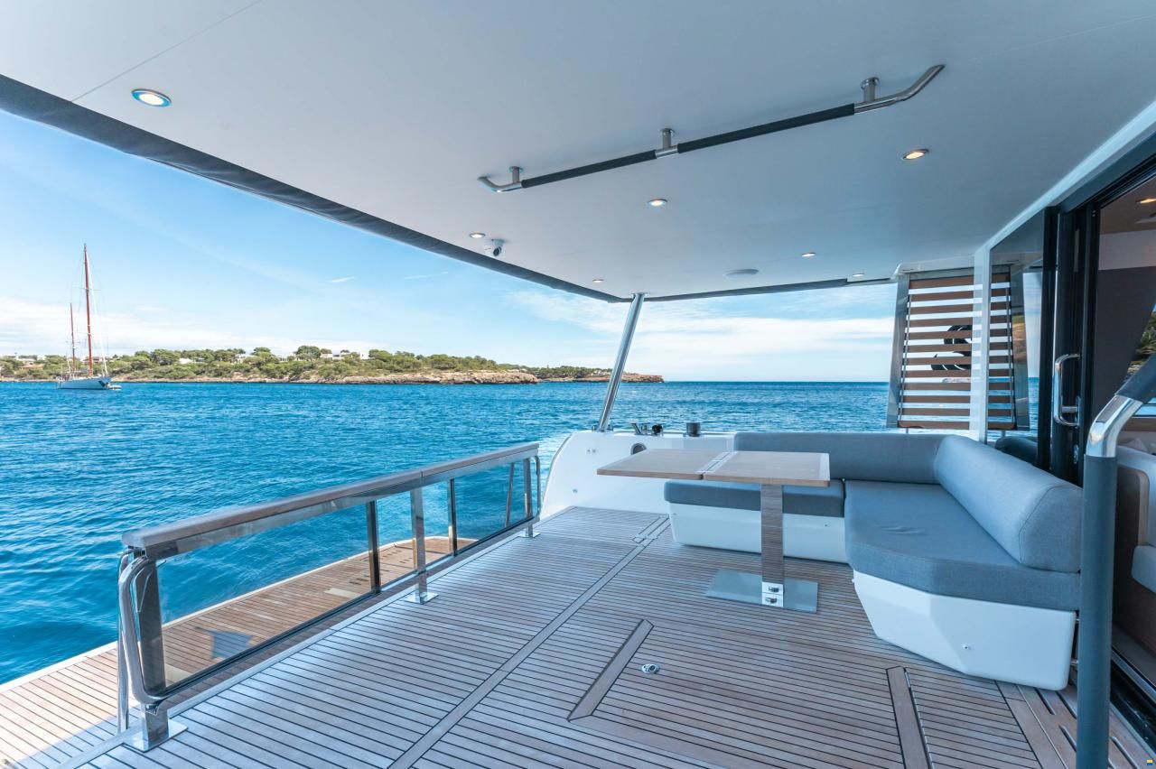 Beneteau Grand Trawler 62