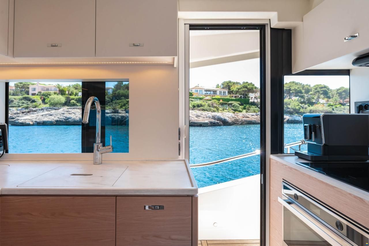 Beneteau Grand Trawler 62