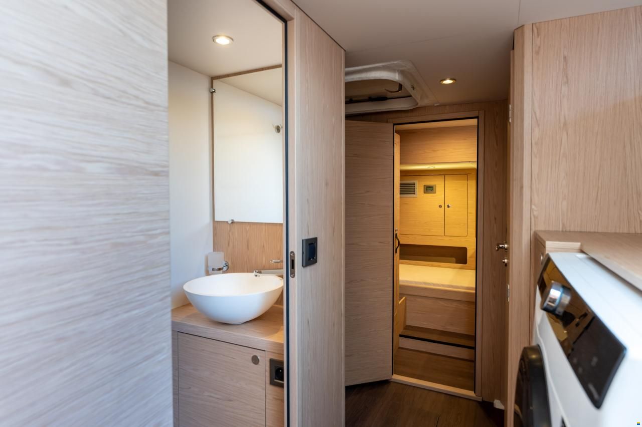 Beneteau Grand Trawler 62