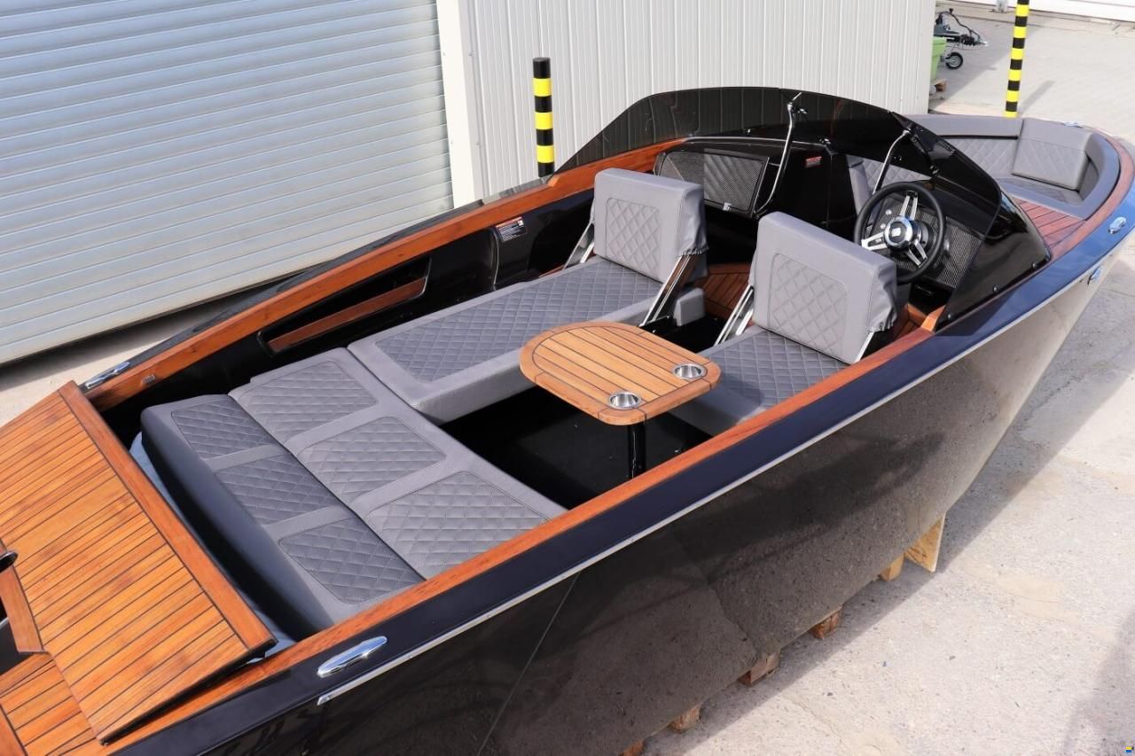 Flying Shark 5.7 Bowrider