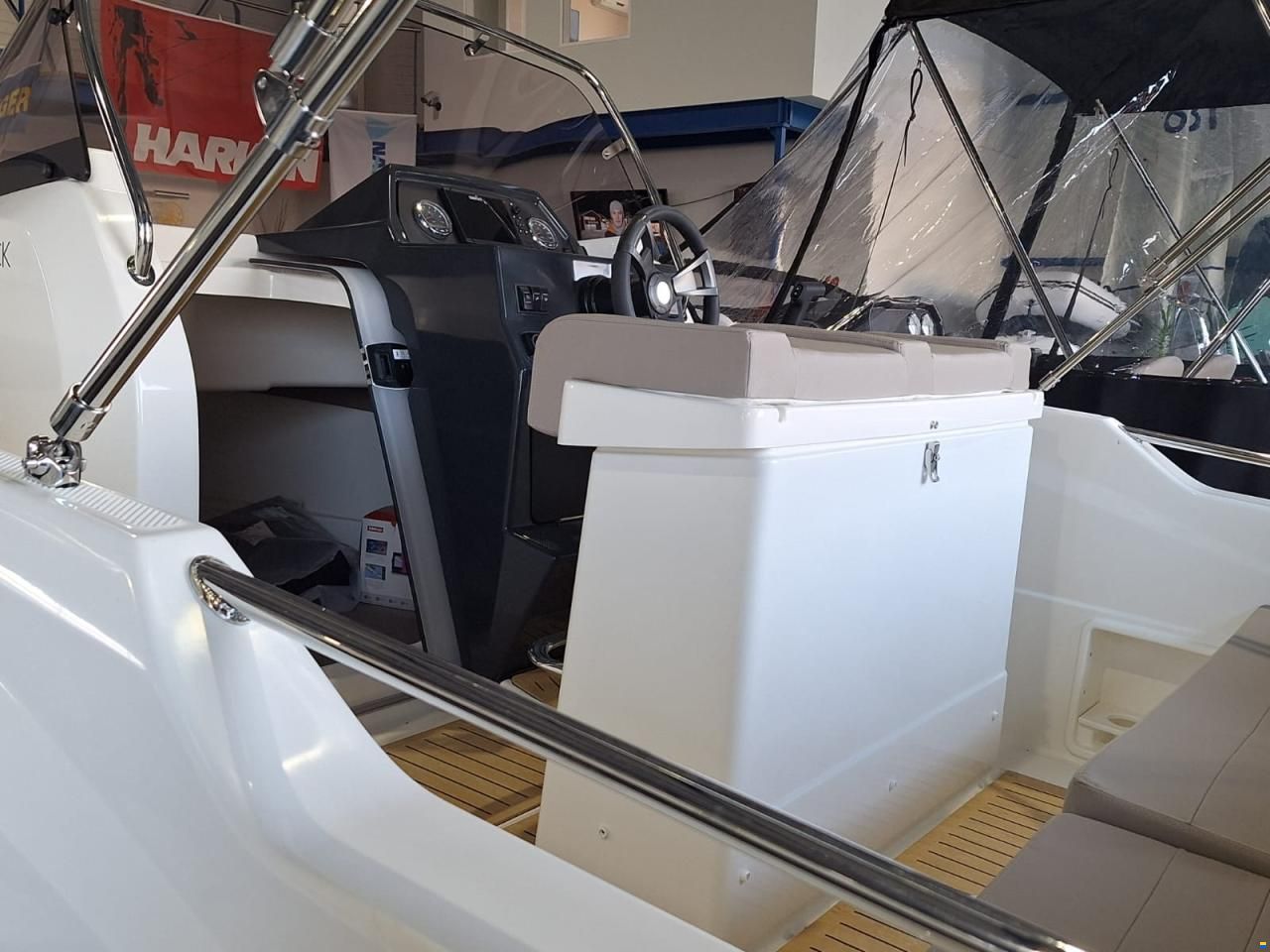 Quicksilver Activ 605 Sundeck