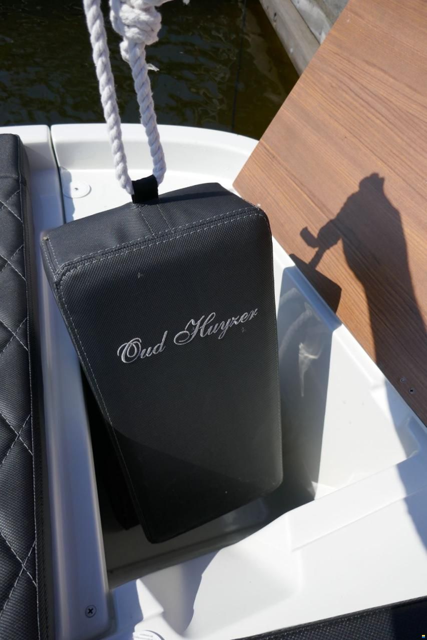 Oud Huijzer 740 TENDER met afsluitbare Cabine voor b