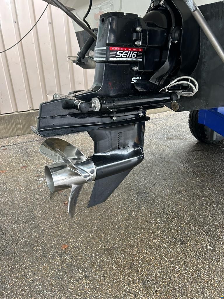 Maxum SCR 2400