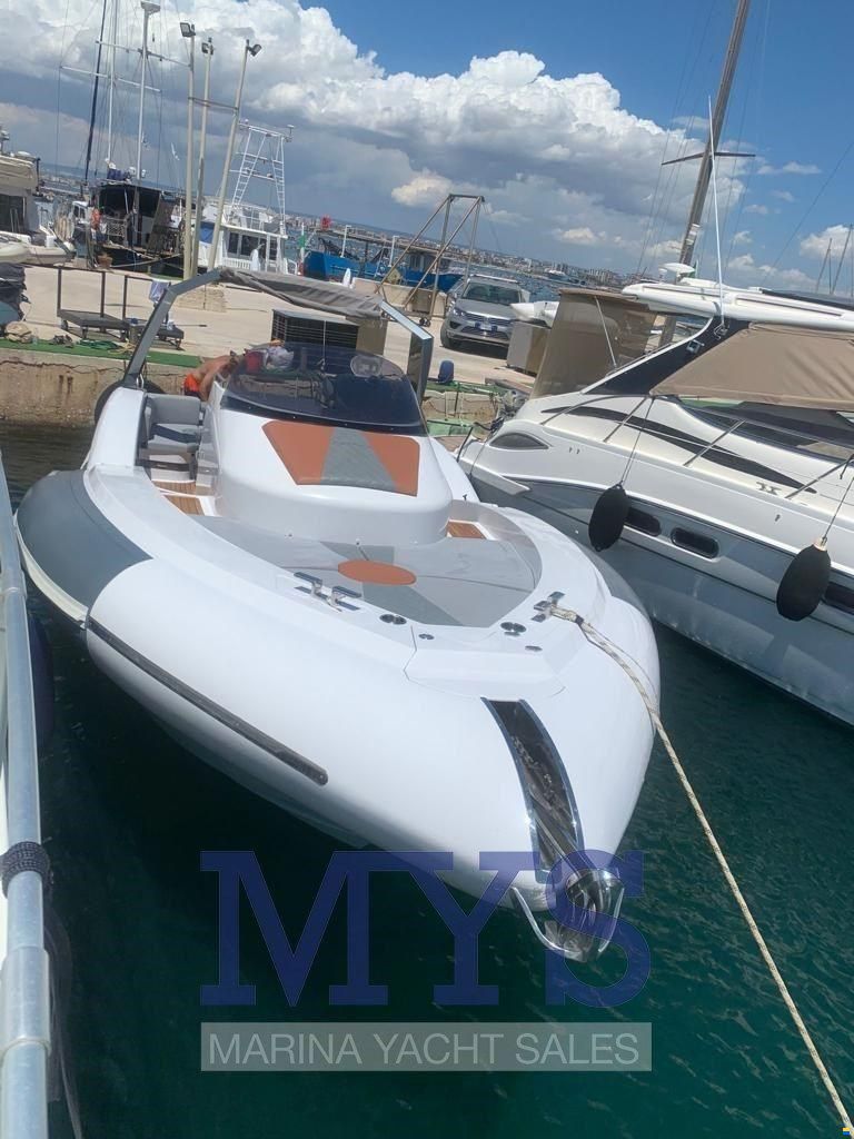 Python yacht C 33
