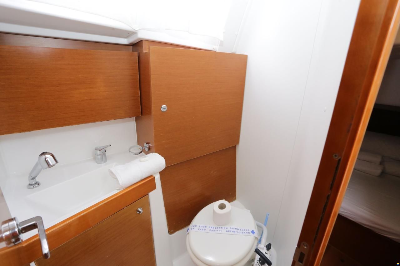 Beneteau Oceanis 35