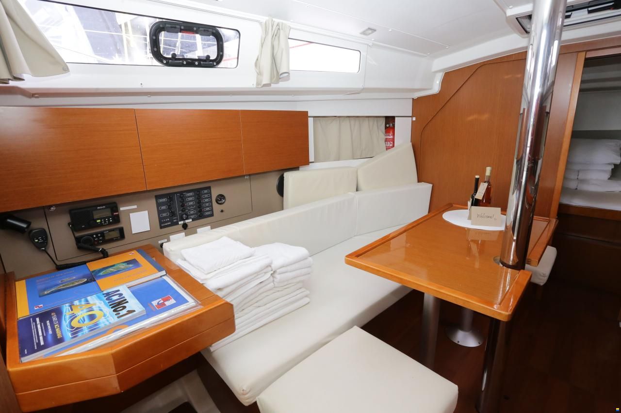Beneteau Oceanis 35