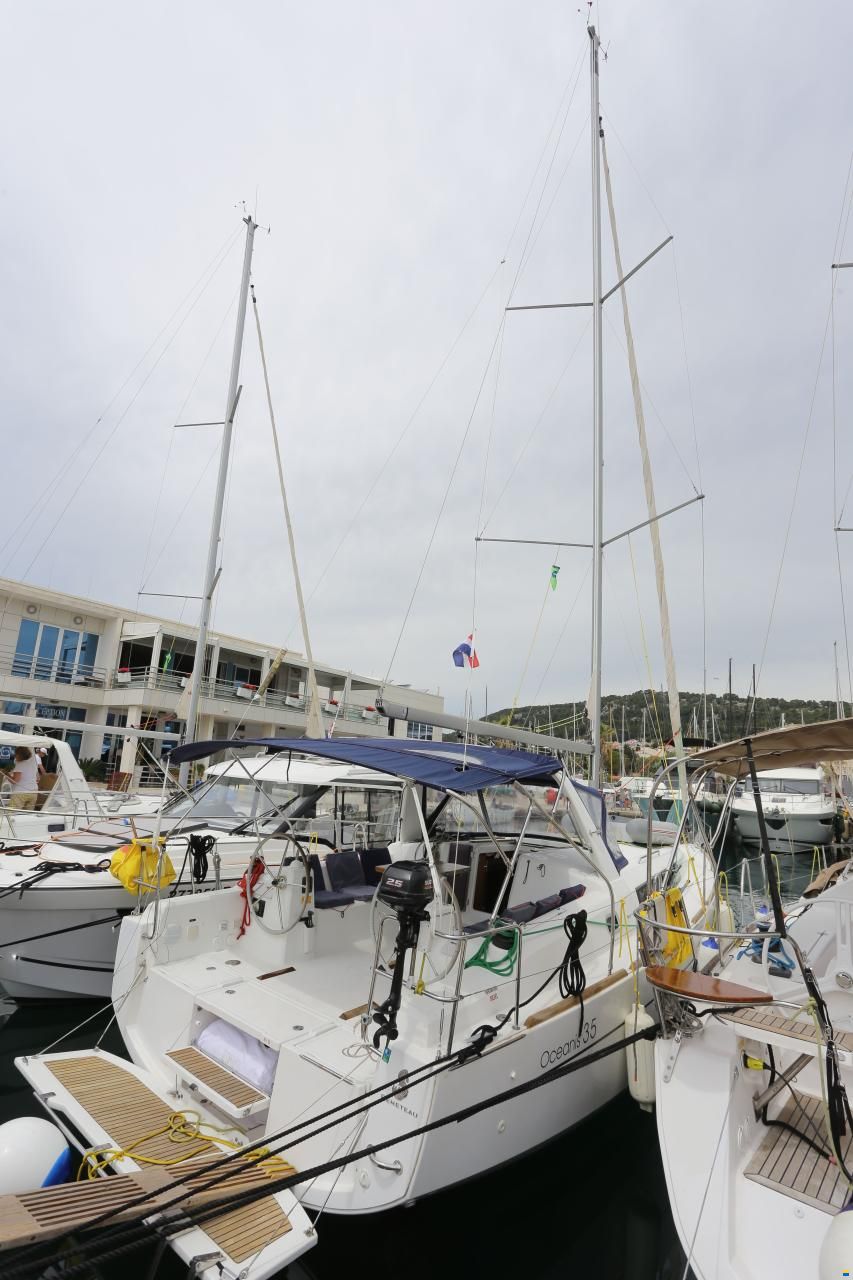 Beneteau Oceanis 35
