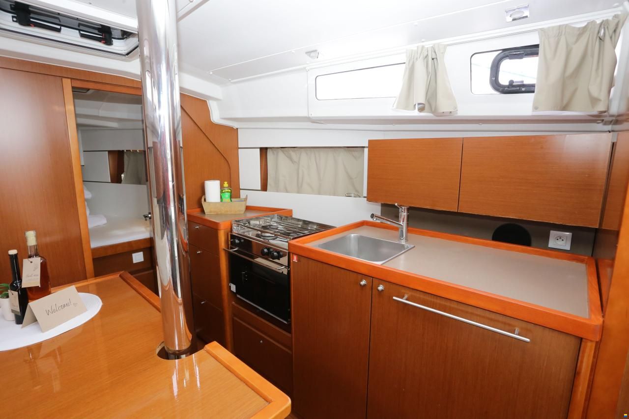 Beneteau Oceanis 35