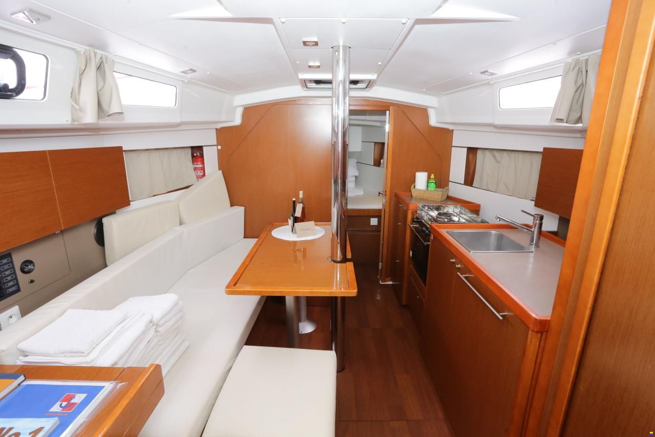 Beneteau Oceanis 35