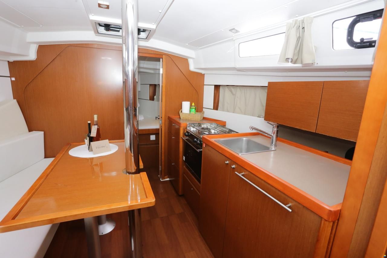 Beneteau Oceanis 35