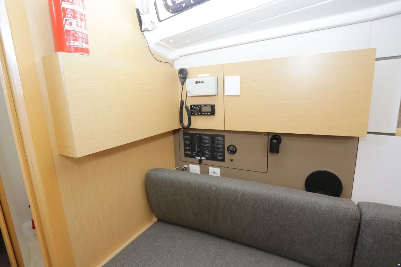 Beneteau Oceanis 38