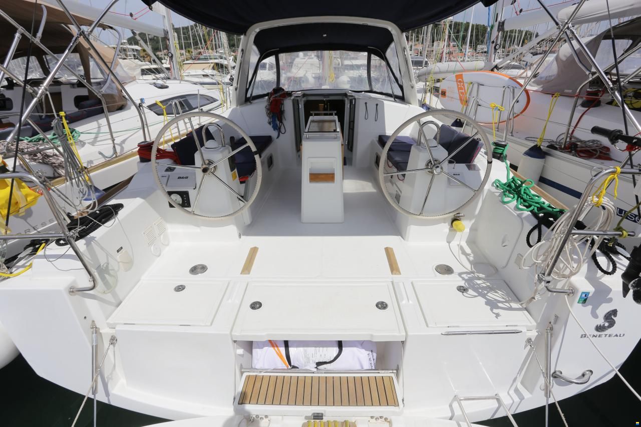 Beneteau Oceanis 38