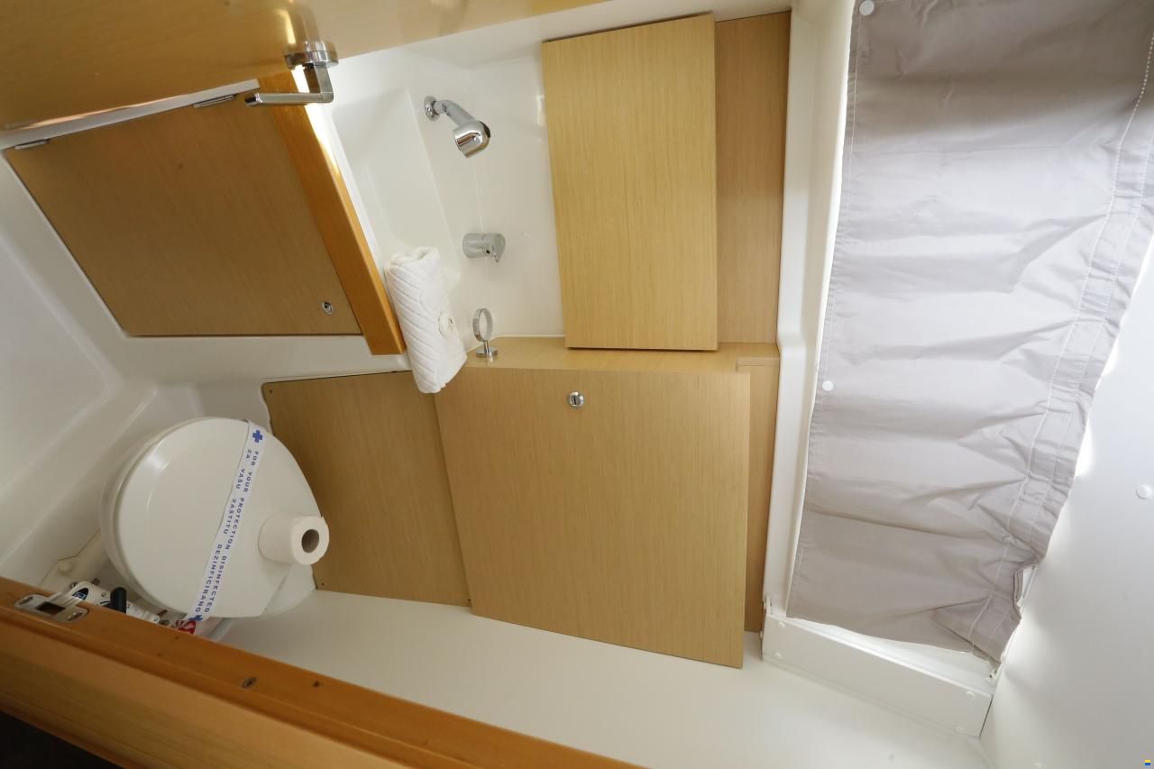 Beneteau Oceanis 38