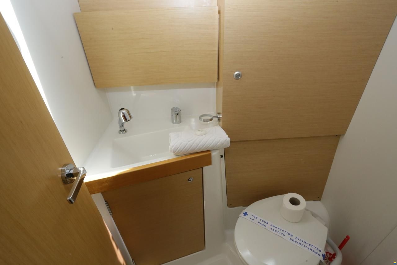 Beneteau Oceanis 38