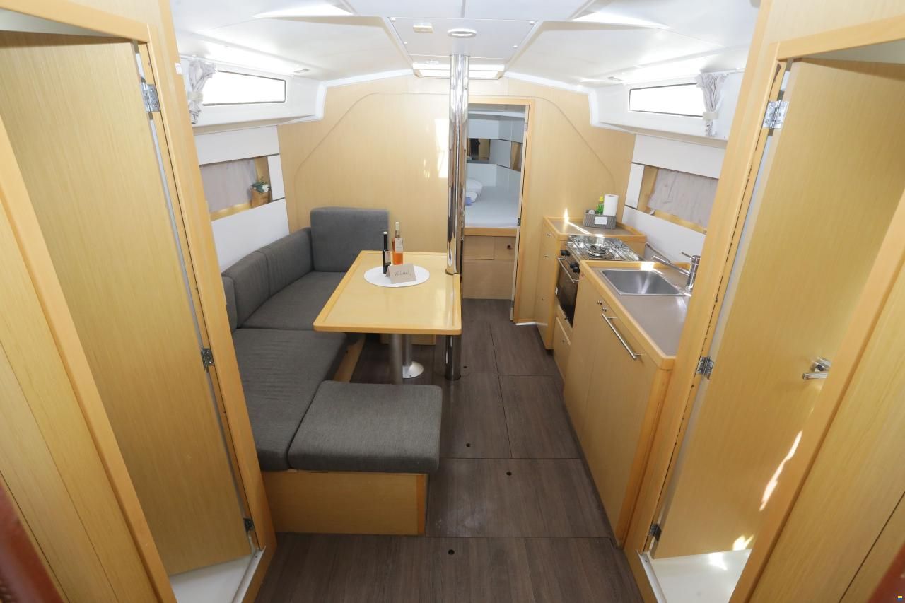Beneteau Oceanis 38