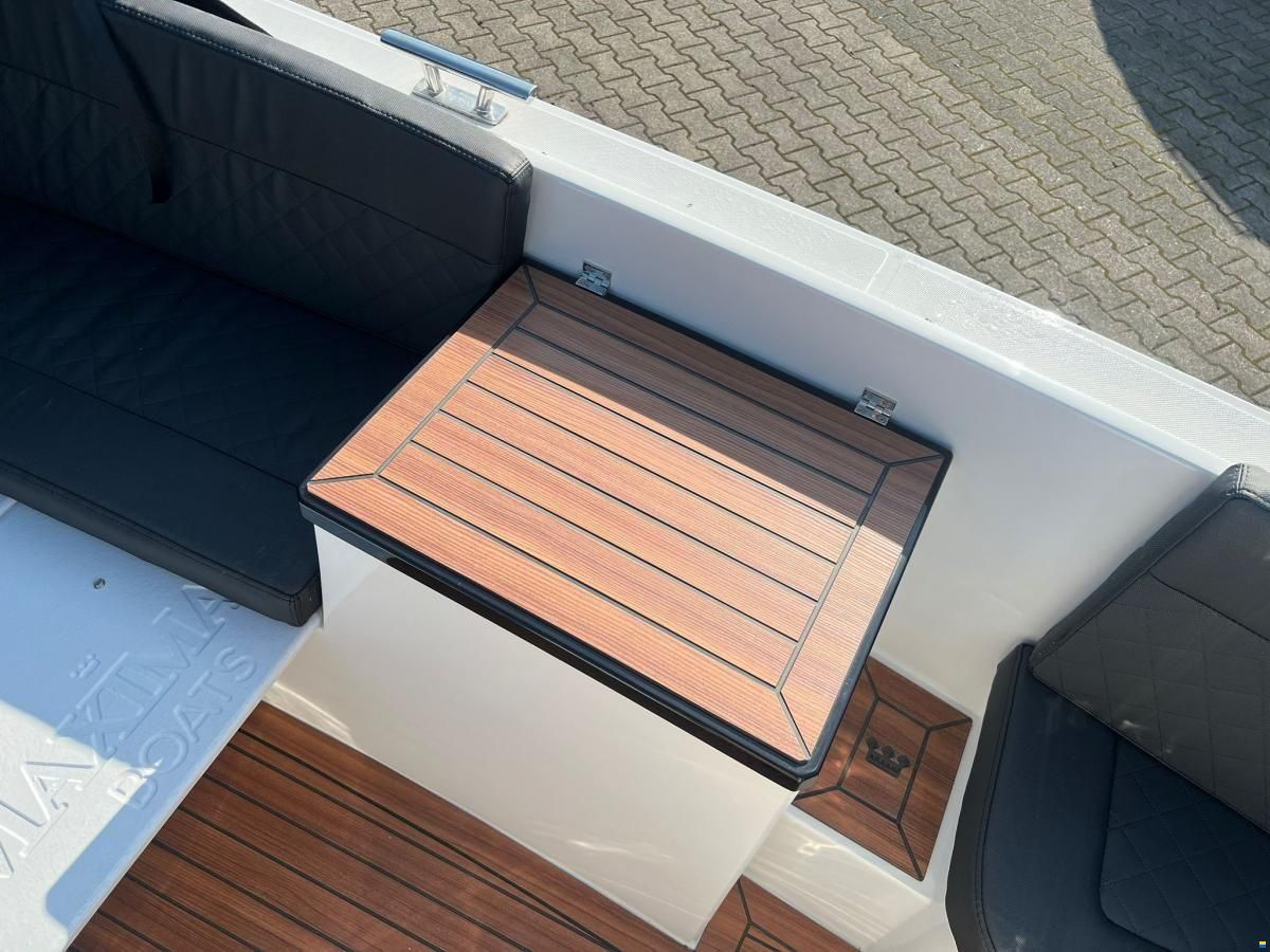 Maxima 650 Flying Lounge met boegschroef