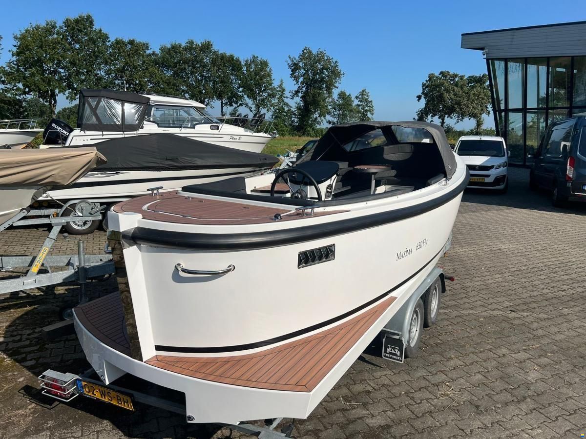 Maxima 650 Flying Lounge met boegschroef