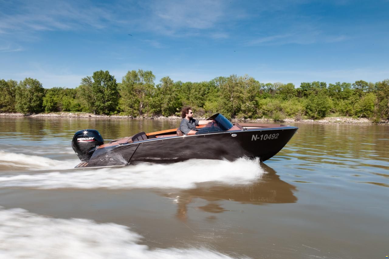 VTS Boats Flying Shark 5.7 Bowrider