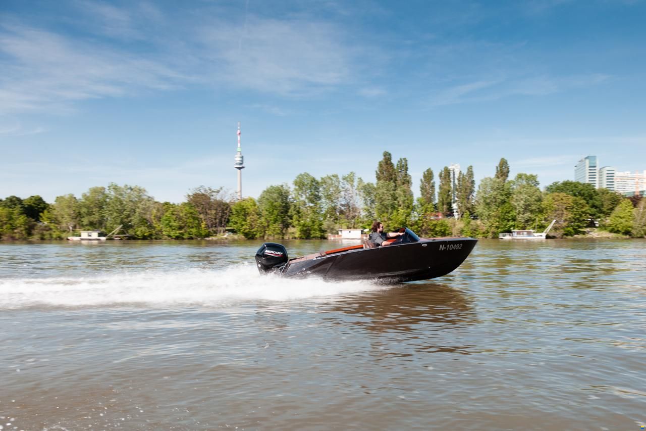 VTS Boats Flying Shark 5.7 Bowrider
