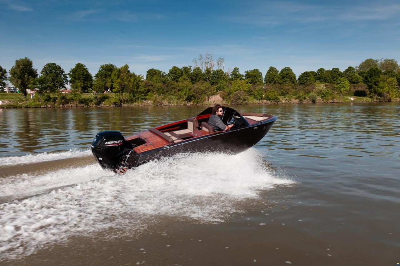 VTS Boats Flying Shark 5.7 Bowrider