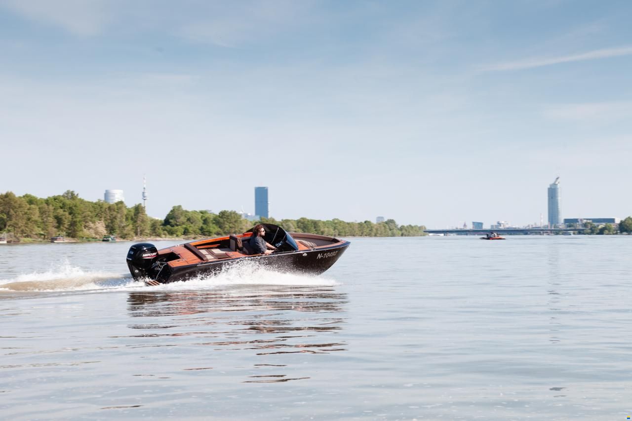 VTS Boats Flying Shark 5.7 Bowrider