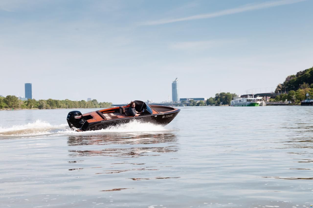 VTS Boats Flying Shark 5.7 Bowrider