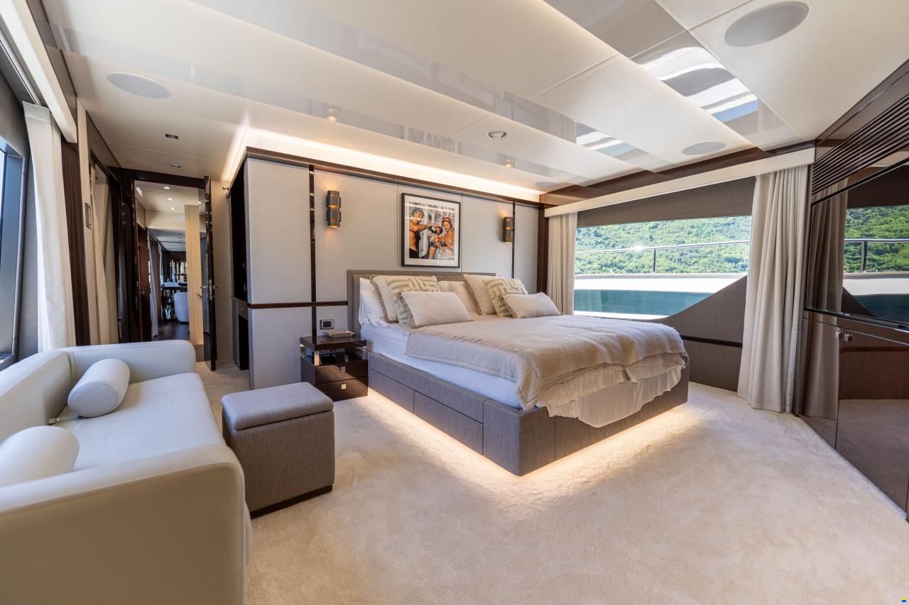 Sunseeker Yacht 95
