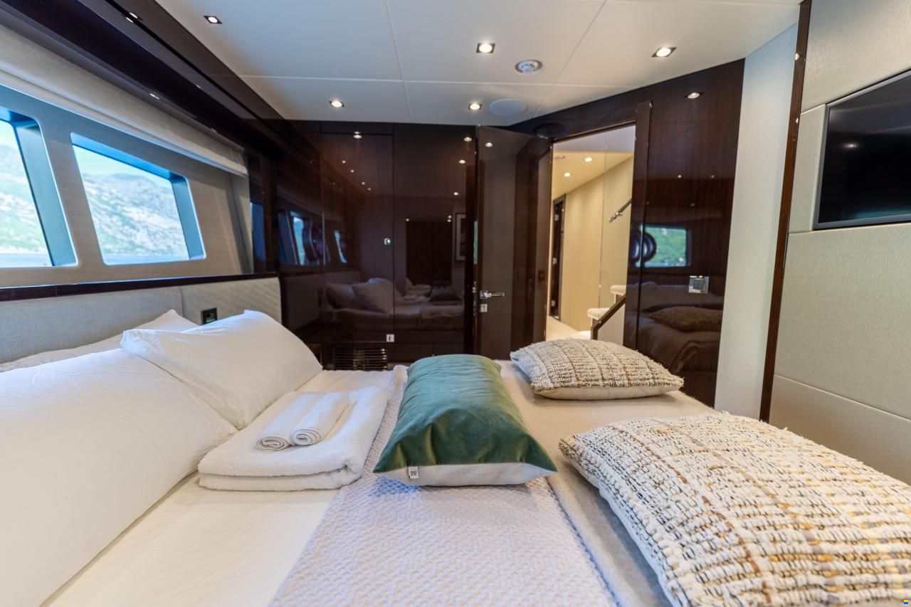Sunseeker Yacht 95