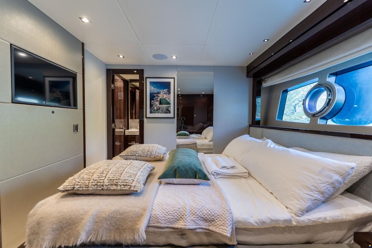 Sunseeker Yacht 95