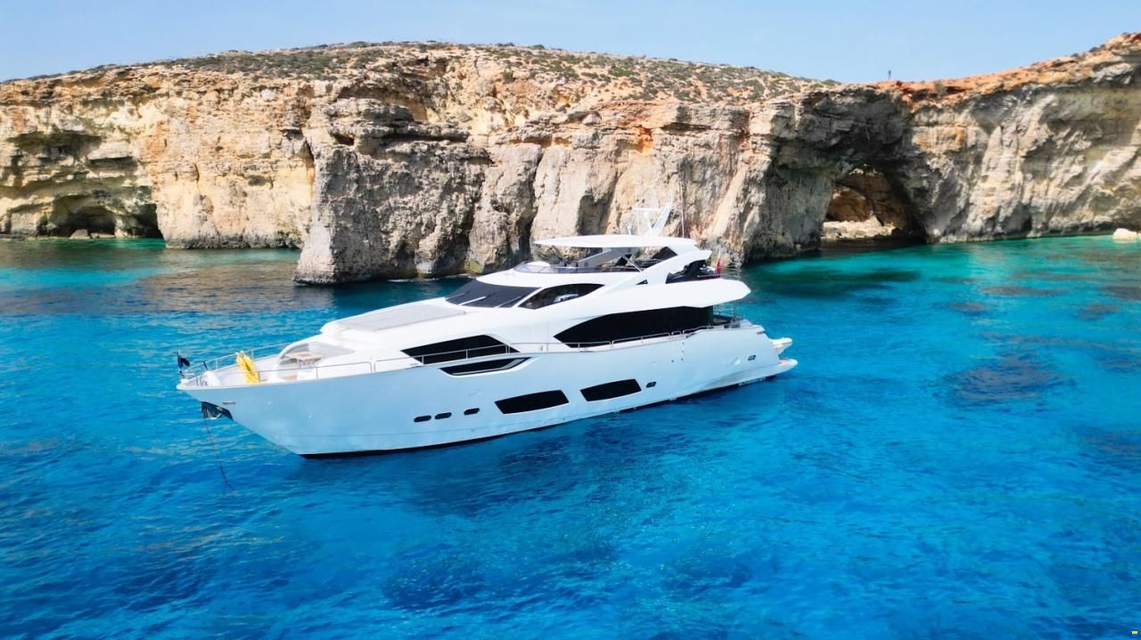 Sunseeker Yacht 95