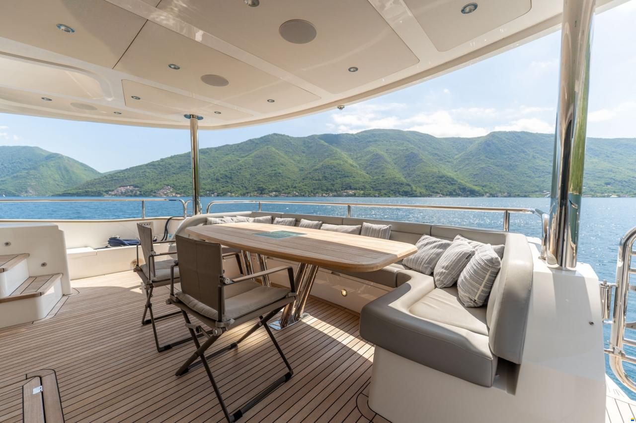 Sunseeker Yacht 95