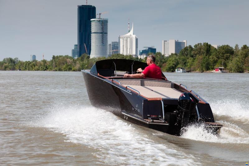 VTS Boats Flying Shark 5.7 Bowrider Capri