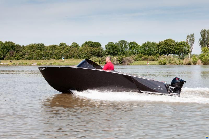 VTS Boats Flying Shark 5.7 Bowrider Capri