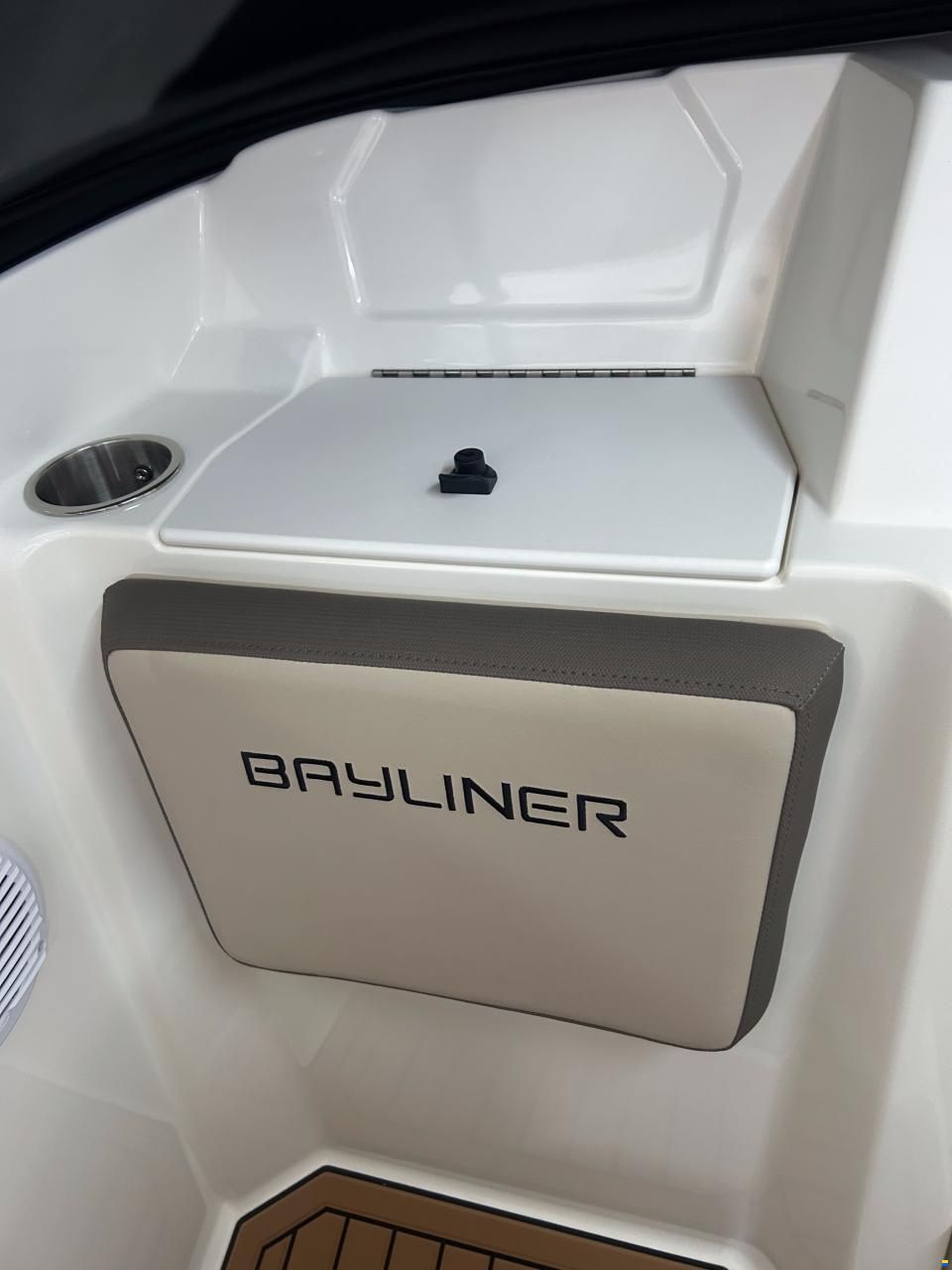 Bayliner VR5 Cuddy Europe OB