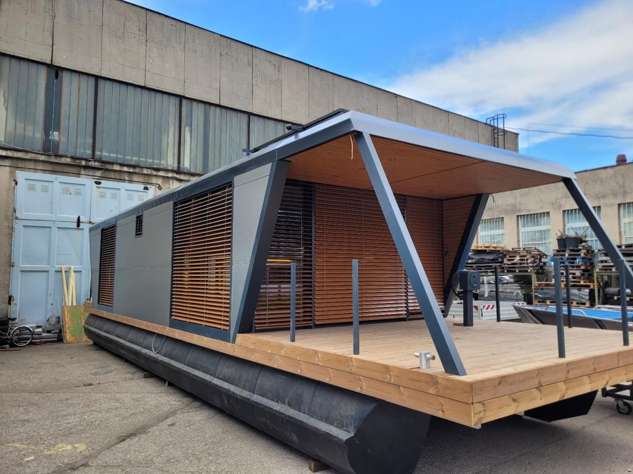HOUSEBOAT SCHAB HB 15x4,2