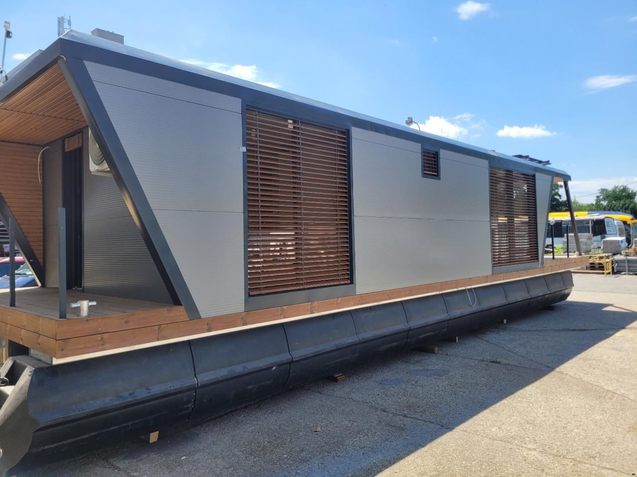 HOUSEBOAT SCHAB HB 15x4,2