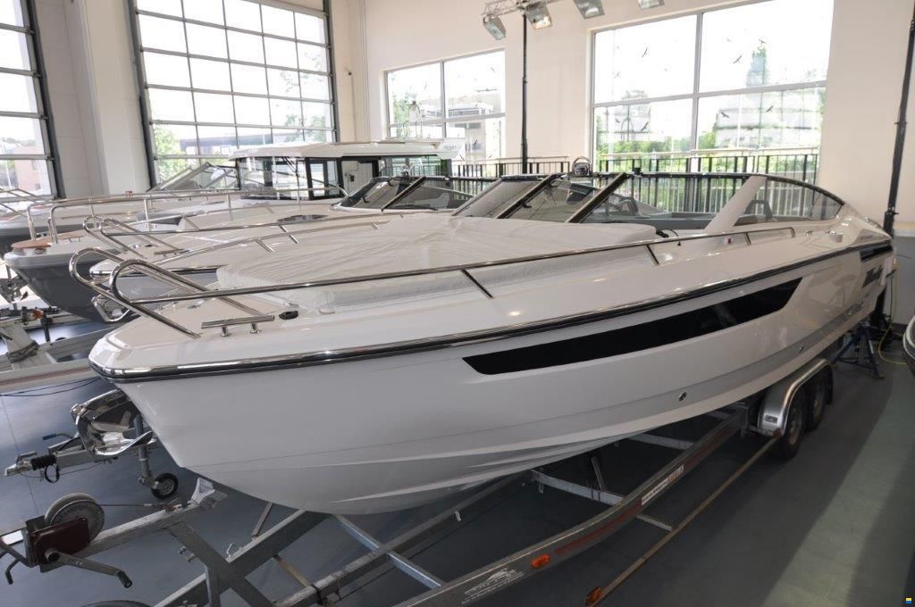 Windy 29 Huracan Neu Diesel V8 sofort verf&uuml;g.