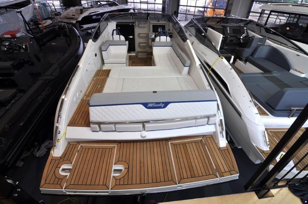 Windy 29 Huracan Neu Diesel V8 sofort verf&uuml;g.