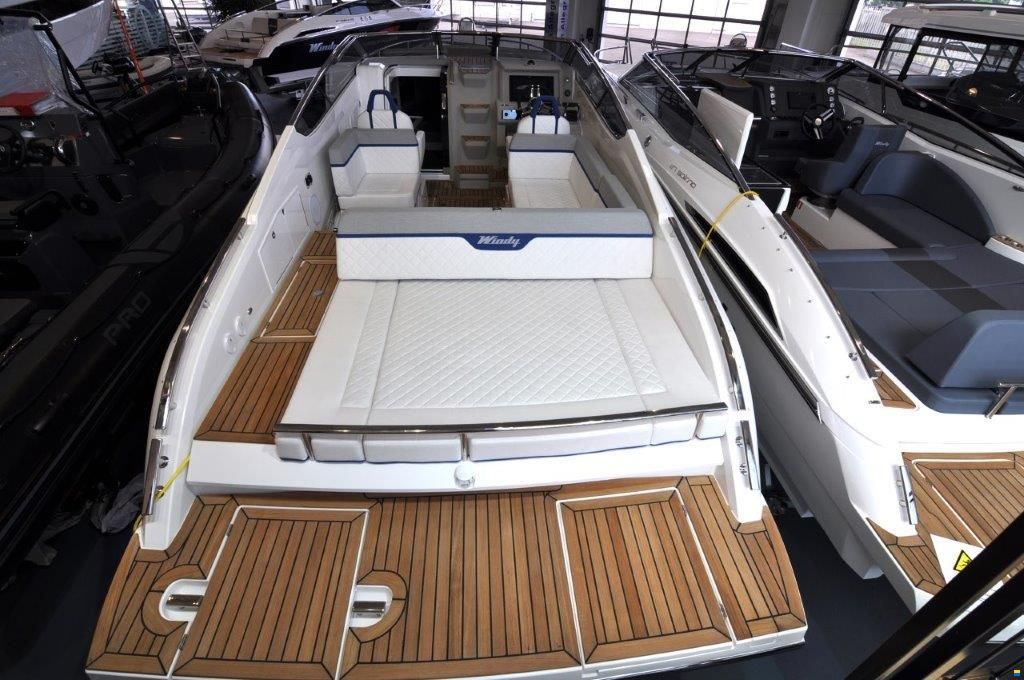 Windy 29 Huracan Neu Diesel V8 sofort verf&uuml;g.
