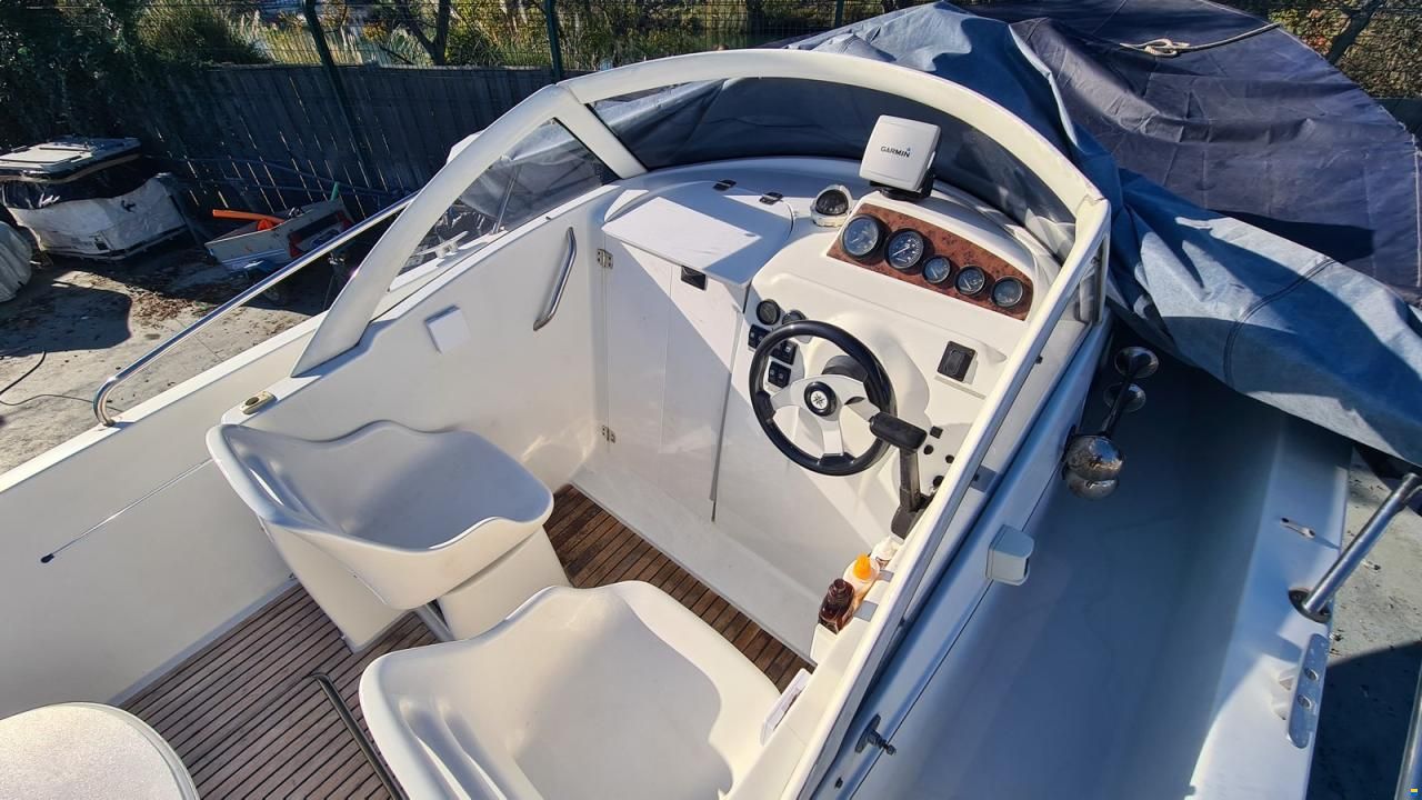 Beneteau ombrine 700