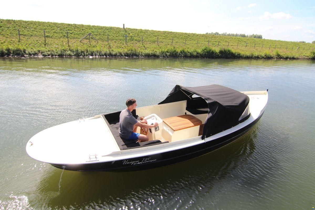 Steilsteven Sloep Unique 720