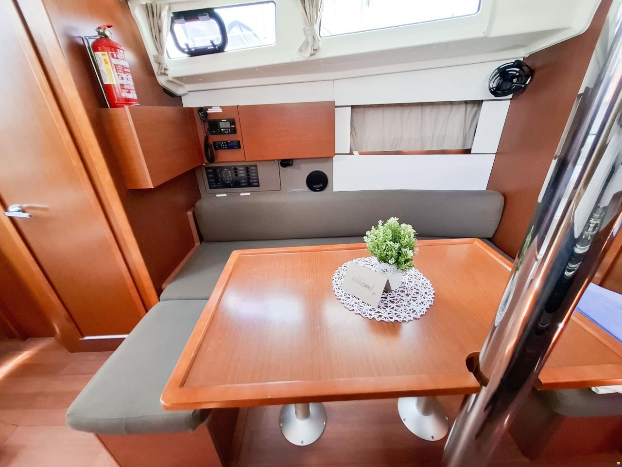 Beneteau Oceanis 38.1