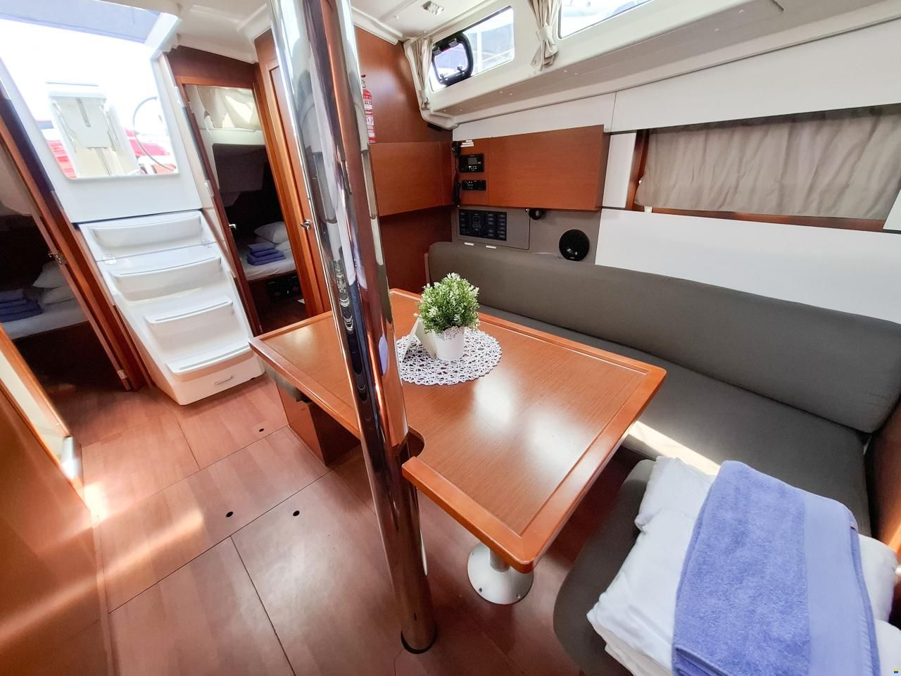 Beneteau Oceanis 38.1