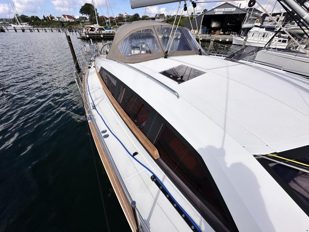 Wauquiez Pilot Saloon 48